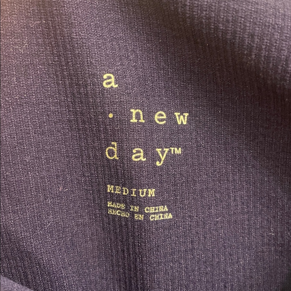 Navy Blue Cropped Tank - Picture 2 of 3